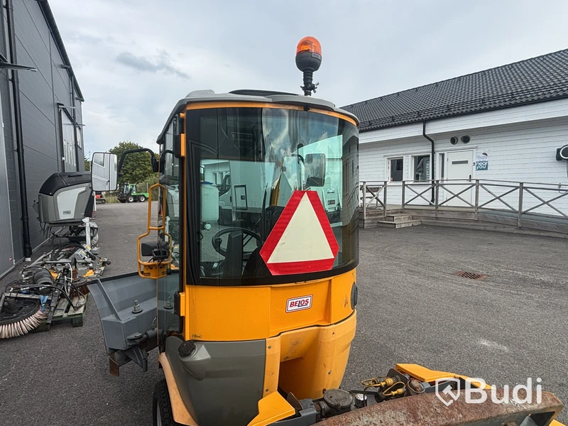 Redskapsbärare Belos Trans Pro 3440 med redskap, 1235 tim