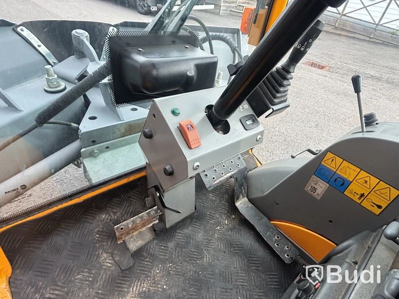 Redskapsbärare Belos Trans Pro 3440 med redskap, 1235 tim