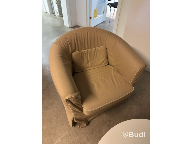 3 armchairs incl. coffee table
