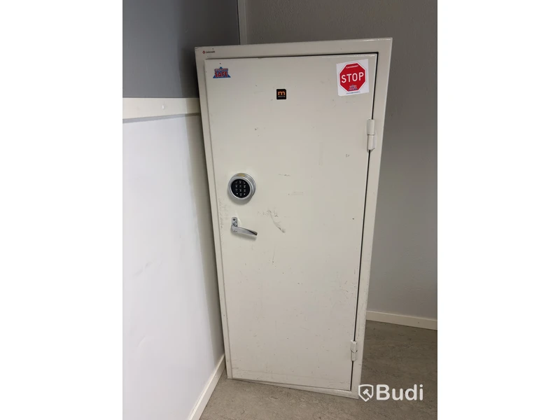 Safe, Scandinavian Safe