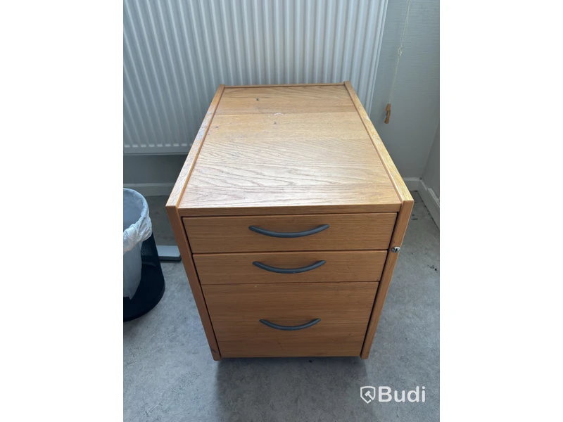 Height-adjustable Linak desk incl. office chair and drawer unit
