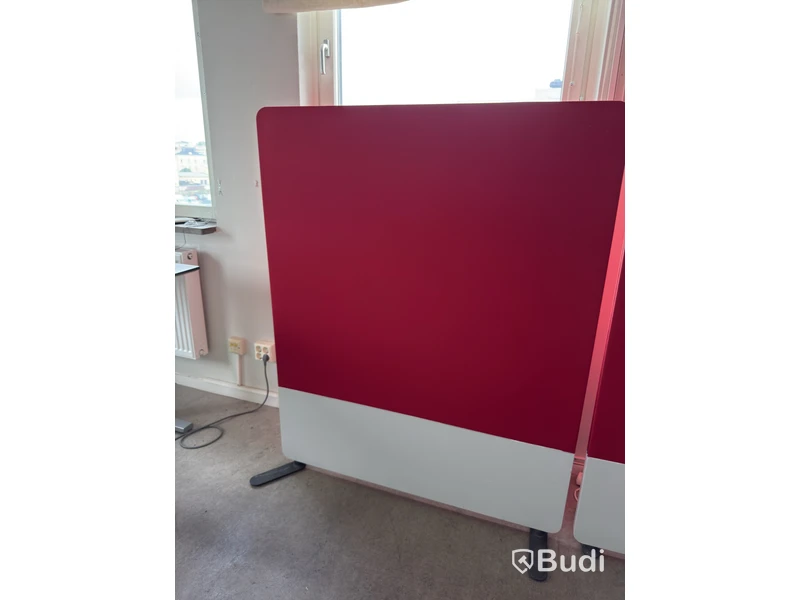 2 Office Screens
