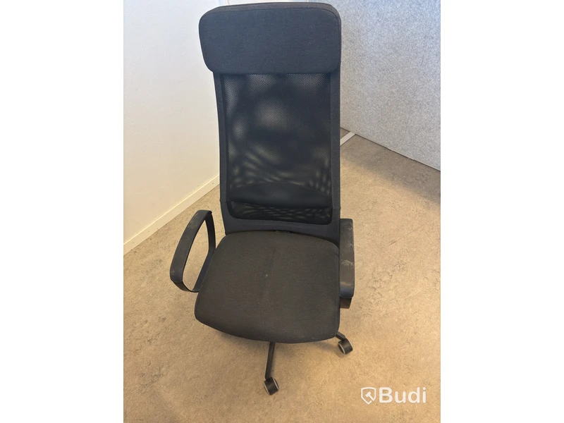 Höj- och sänkbart skrivbord Andersson inkl. Kontorsstol