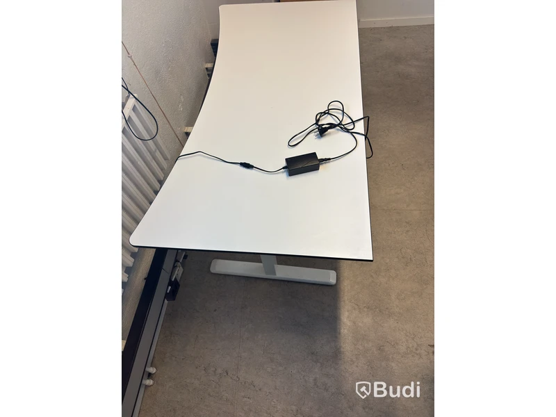 Höj- och sänkbart skrivbord Andersson inkl. Kontorsstol