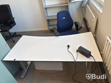 Höj- och sänkbart skrivbord inkl. kontorsstol kinnarps