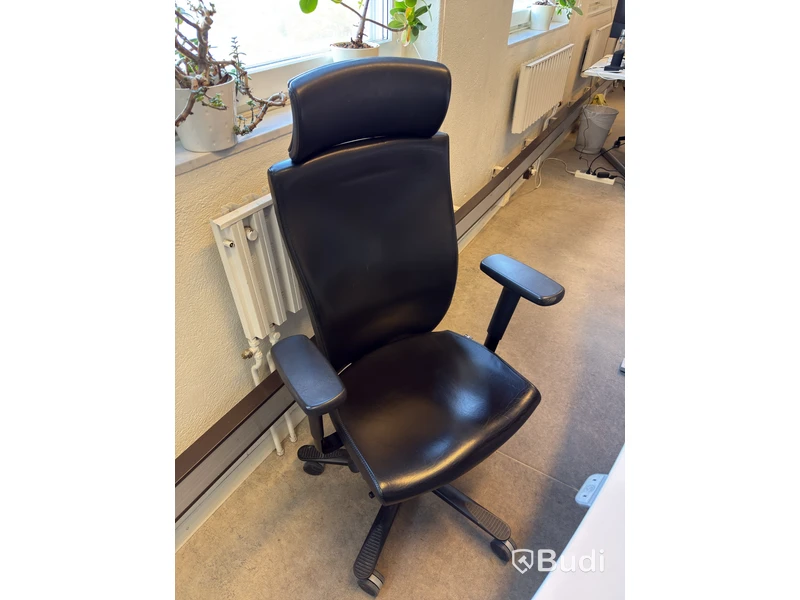 Höj- och sänkbart skrivbord Swedstyle inkl. kontorsstol Efe