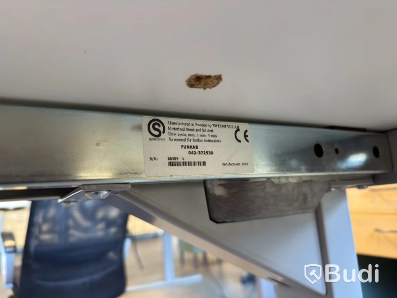 Höj- och sänkbart skrivbord Swedstyle inkl. kontorsstol Efe