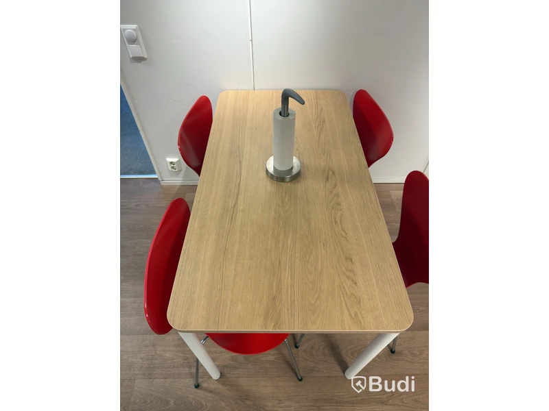 IKEA table incl. 4 Fritz Hansen chairs