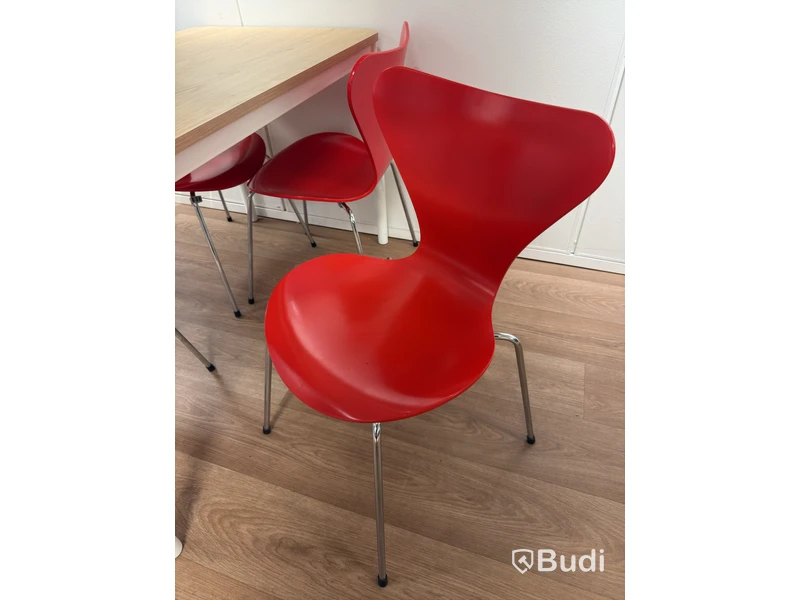 IKEA table incl. 4 Fritz Hansen chairs
