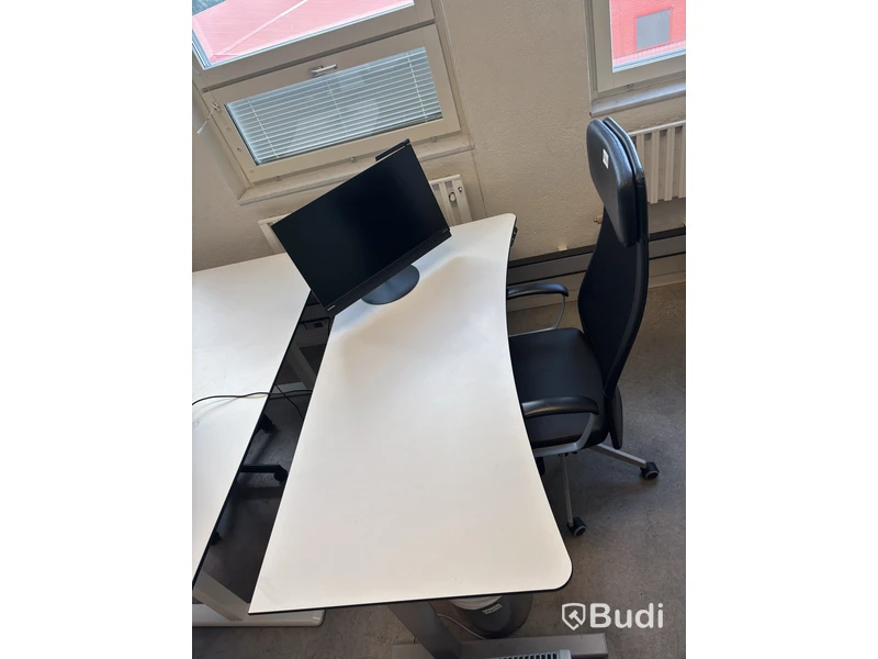 Höj- och sänkbart skrivbord inkl. Kontorsstol