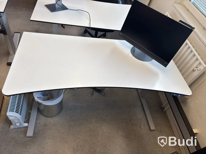 Höj- och sänkbart skrivbord inkl. Kontorsstol