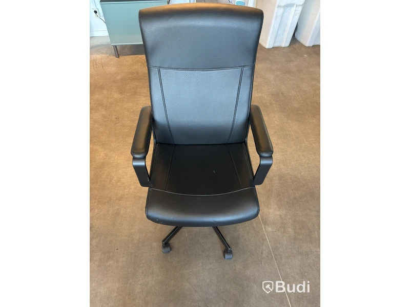 Height-adjustable desk with office chair
