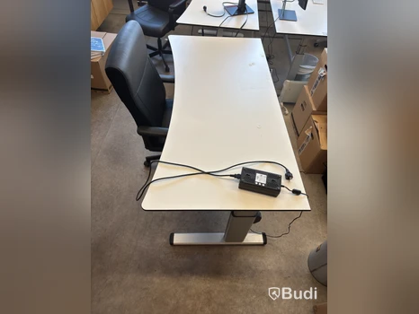 Höj- och sänkbart skrivbord inkl. kontorsstol