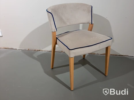 12 st stolar, beige tyg och trä