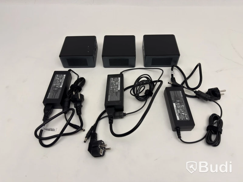 3 st. Minidatorer Intel NUC8i7BEH