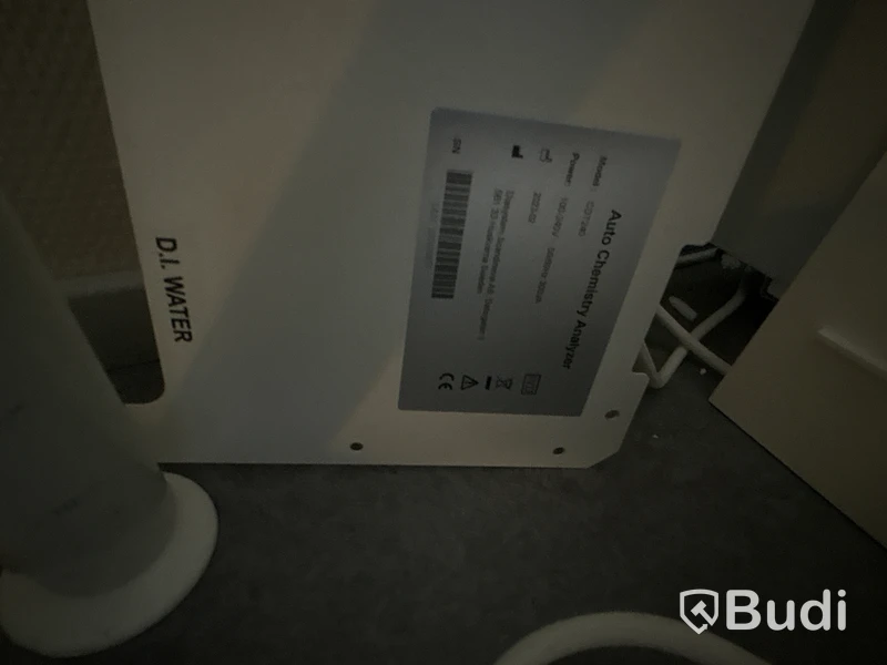 Elektrolytanalysatorer och kemianalysator, demonterade