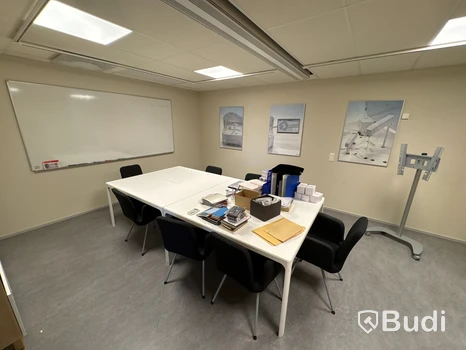 Konferensmöbler, bord, 8 stolar och skåp
