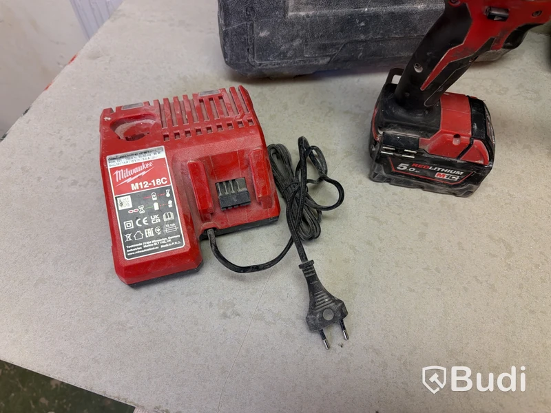 2 Milwaukee M18 18V drill/drivers