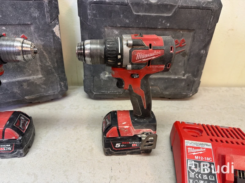 2 Milwaukee M18 18V drill/drivers