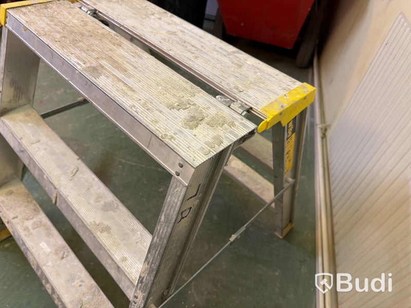 Step stools, Wibe W55 and 2 Krause