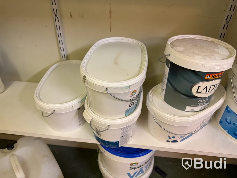 Lot of paint, filler and painting supplies