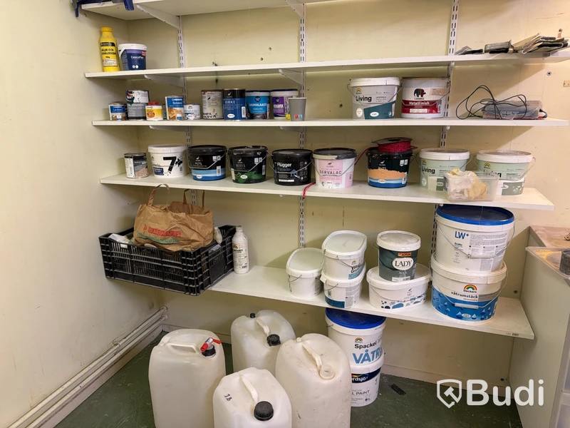 Lot of paint, filler and painting supplies