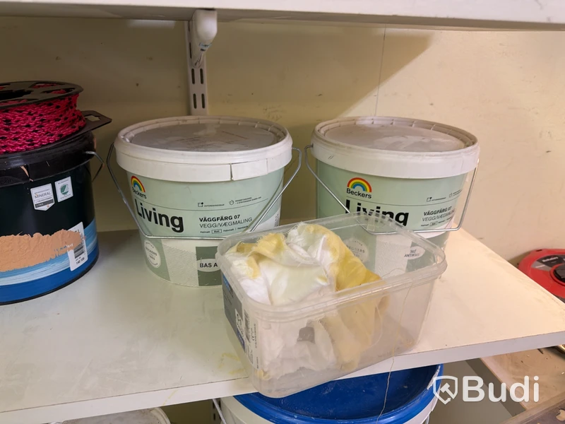 Lot of paint, filler and painting supplies