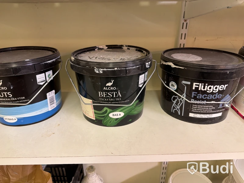 Lot of paint, filler and painting supplies