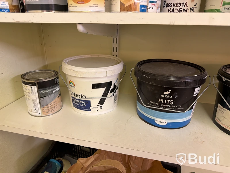 Lot of paint, filler and painting supplies