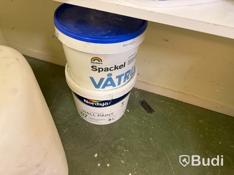 Lot of paint, filler and painting supplies
