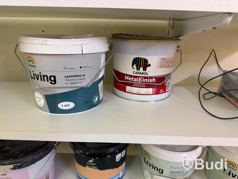 Lot of paint, filler and painting supplies