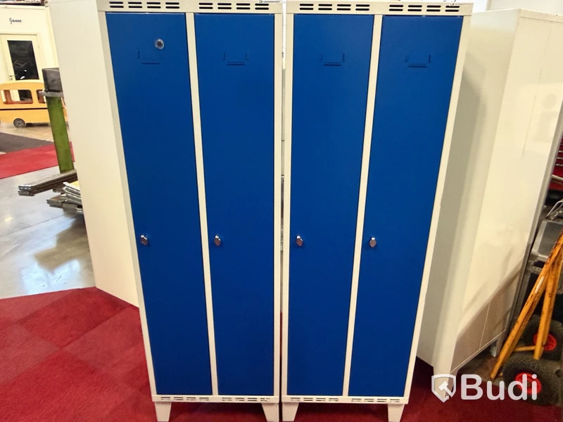 2 metal lockers, 4 doors