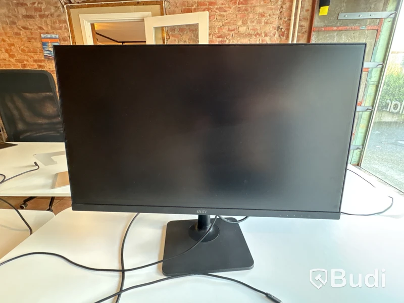 6 office workstations, 5 monitors