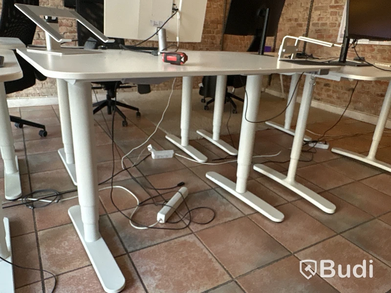 6 office workstations, 5 monitors