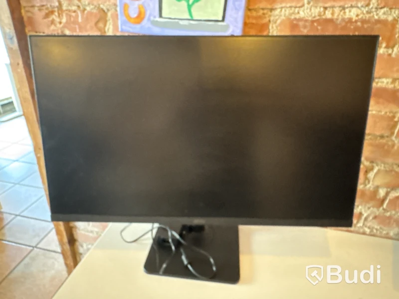 5 office workstations, 6 monitors
