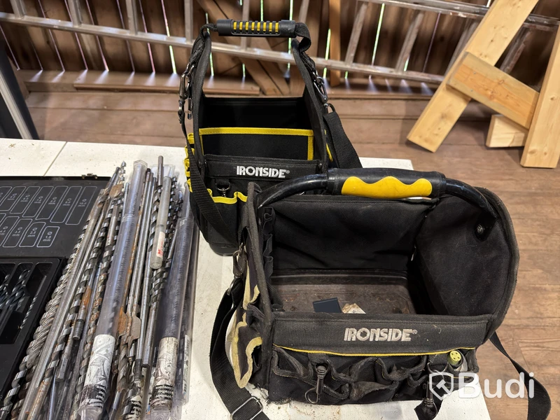 Verktygsparti med borrar och Makita borrmaskin