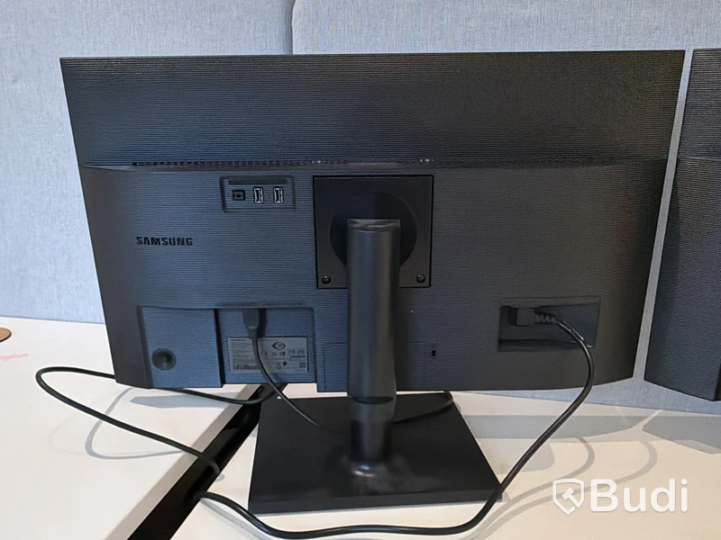 2 Samsung 27" monitors