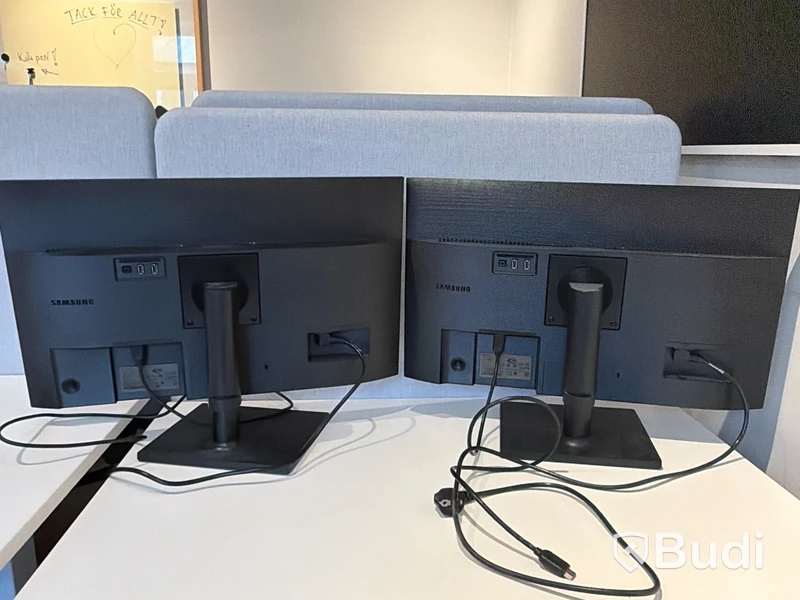 2 Samsung 27" monitors