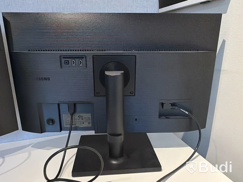 2 Samsung 27" monitors