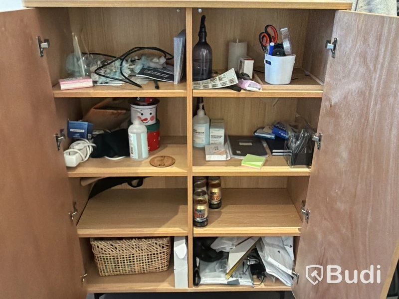 Storage cabinet with ribbed doors