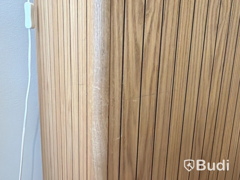 Storage cabinet with ribbed doors
