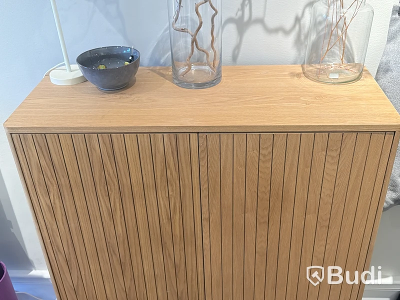 Storage cabinet with ribbed doors