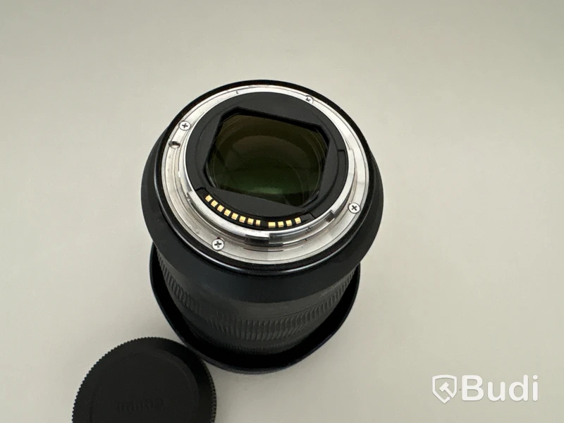 Canon RF 24-70mm f/2.8 zoom lens