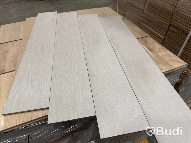 Light wood-look porcelain tiles, 15 x 90 cm