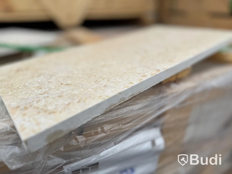Kalkstensplattor, beige med fossilinslag