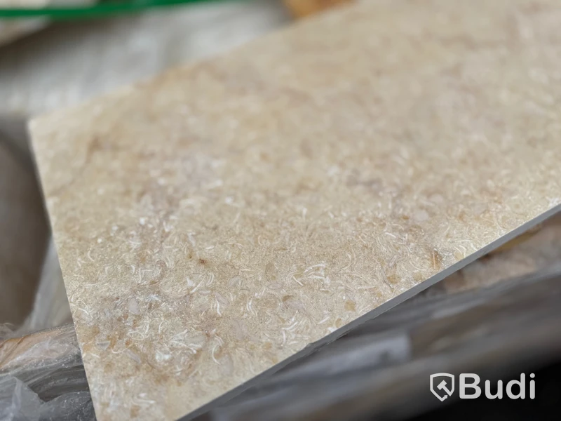 Kalkstensplattor, beige med fossilinslag