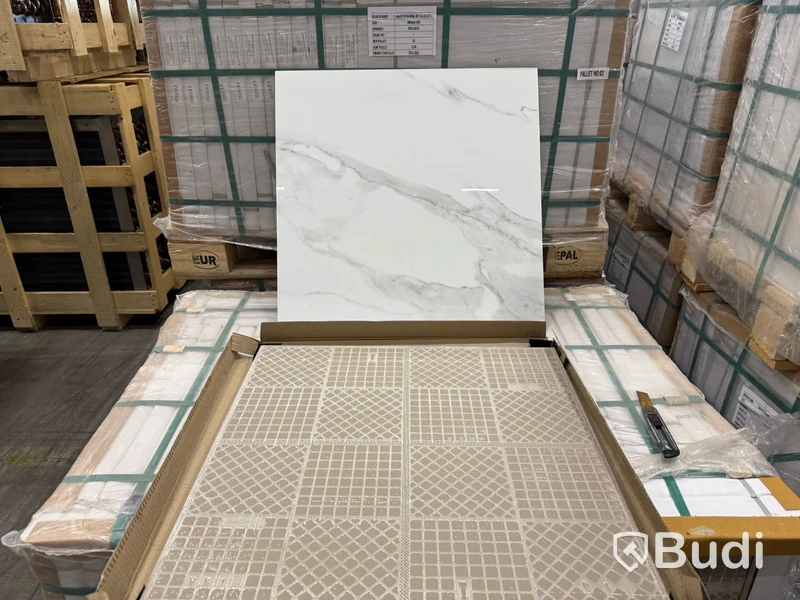 Calacatta porcelain stoneware, 60 x 60 cm