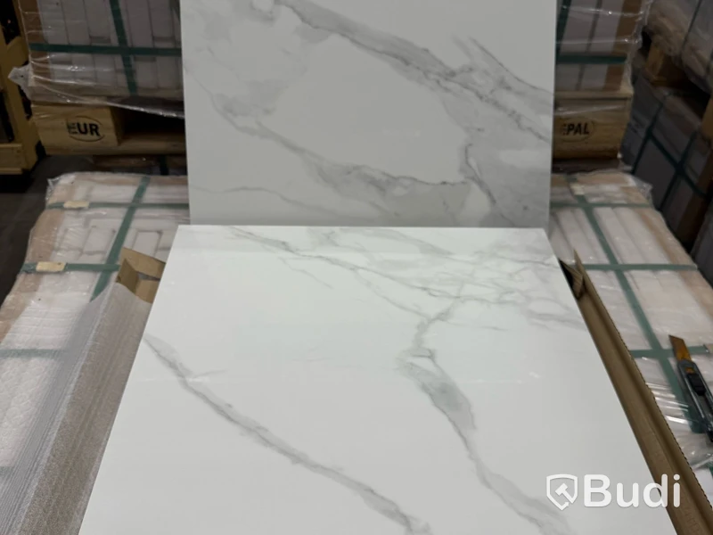 Calacatta porcelain stoneware, 60 x 60 cm