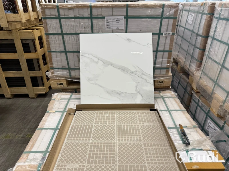 Calacatta porcelain stoneware, 60 x 60 cm