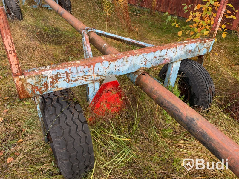Adjustable materials trailer